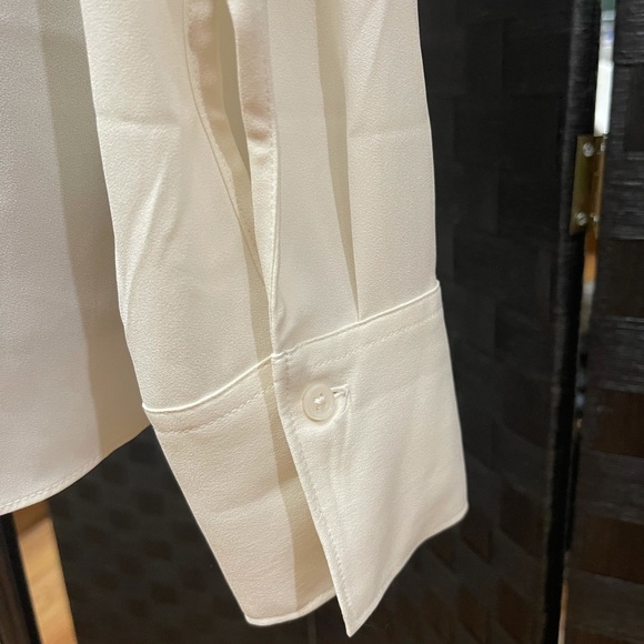 π π΄ Lark & Ro Pullover 1/2 Button Closure Blouse - Cream - Size 10 - Picture 3 of 7